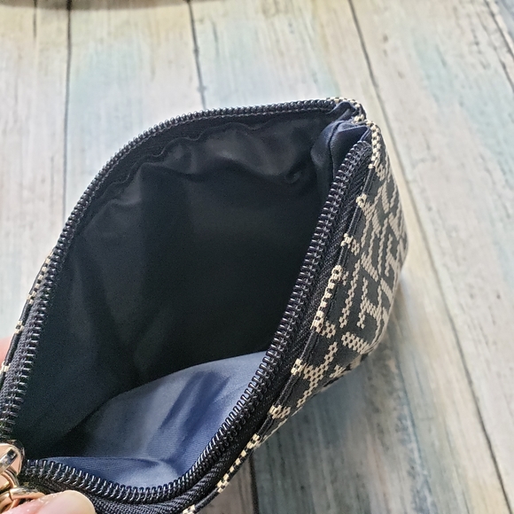 Tommy Hilfiger Purse! - Picture 15 of 16